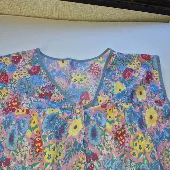 Multi-color Shirt Apron, Blue & Yellow & Red Flowers, Snap Front 2 Pockets. - Picture 4 of 5